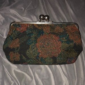 Vintage 60’s tapestry clutch with silver tone metal ball clasp. VGVC